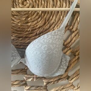 PINK Victoria's Secret Light Gray/Purple Lace Bra